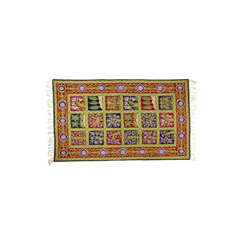 Tapis Tableau brodé arbres et fleurs mauve rouge et vert tendre Tapis Tableau brodé arbres et fleurs mauve rouge et vert tendre