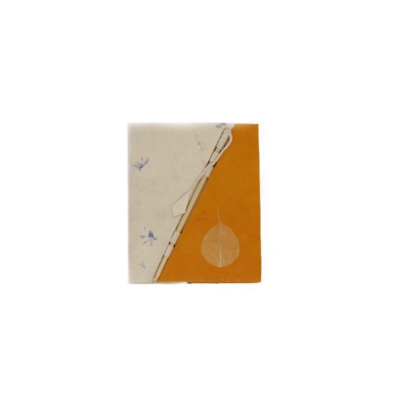 Livret de souvenirs papier lokta orange et feuille de bodhi Livret de souvenirs papier lokta orange et feuille de bodhi