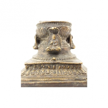 bouddha autour d'un stupa