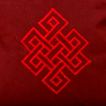 broderie sur sac de moine tibétain rouge