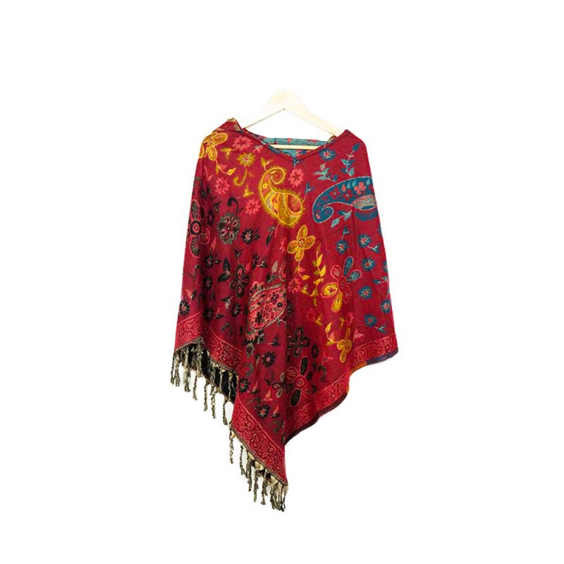 poncho à capuche en laine rouge et fleurs colorées poncho à capuche en laine rouge et fleurs colorées