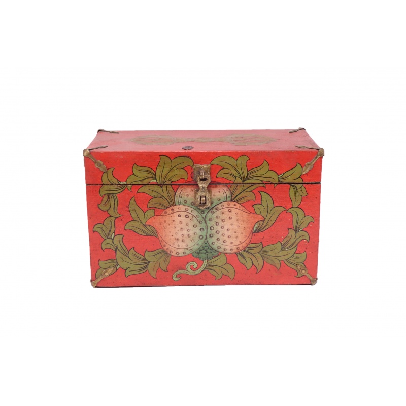 coffre tibétain en bois décoré de symboles bouddhistes coffre tibétain en bois décoré de symboles bouddhistes