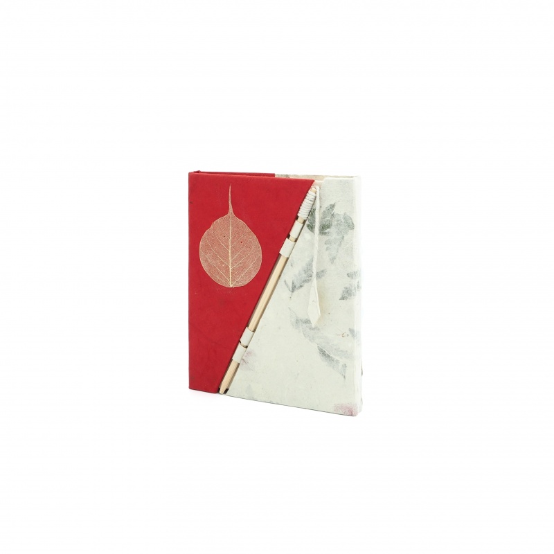 Cahier précieux lokta papier naturel rouge et bleu et feuille de bodhi Cahier précieux lokta papier naturel rouge et bleu et feuille de bodhi