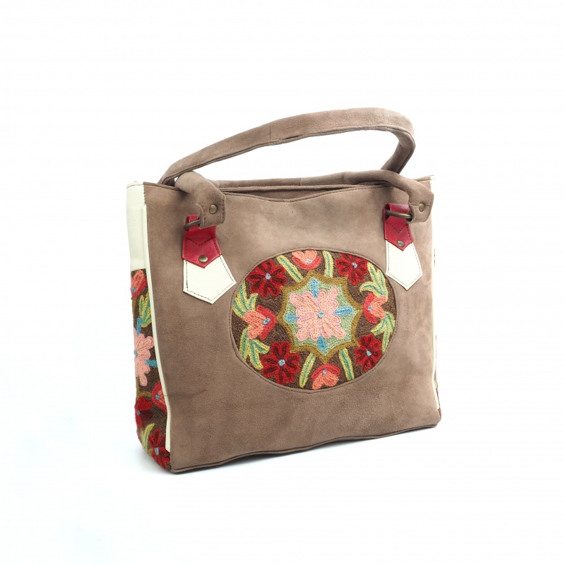 sac à main ou sur l'épaule pour femme en cuir beige et fleurs brodées sac à main ou sur l'épaule pour femme en cuir beige et fleurs brodées