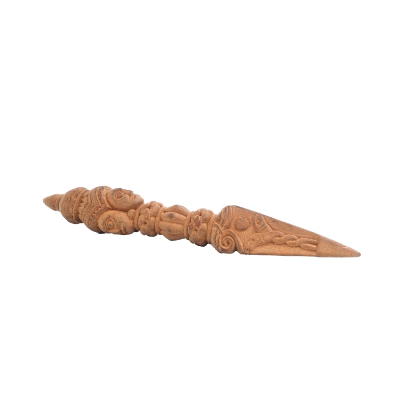 Phurbu dague magique en bois sculpté Phurbu dague magique en bois sculpté