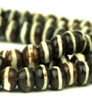 Collier bouddhiste noir et blanc